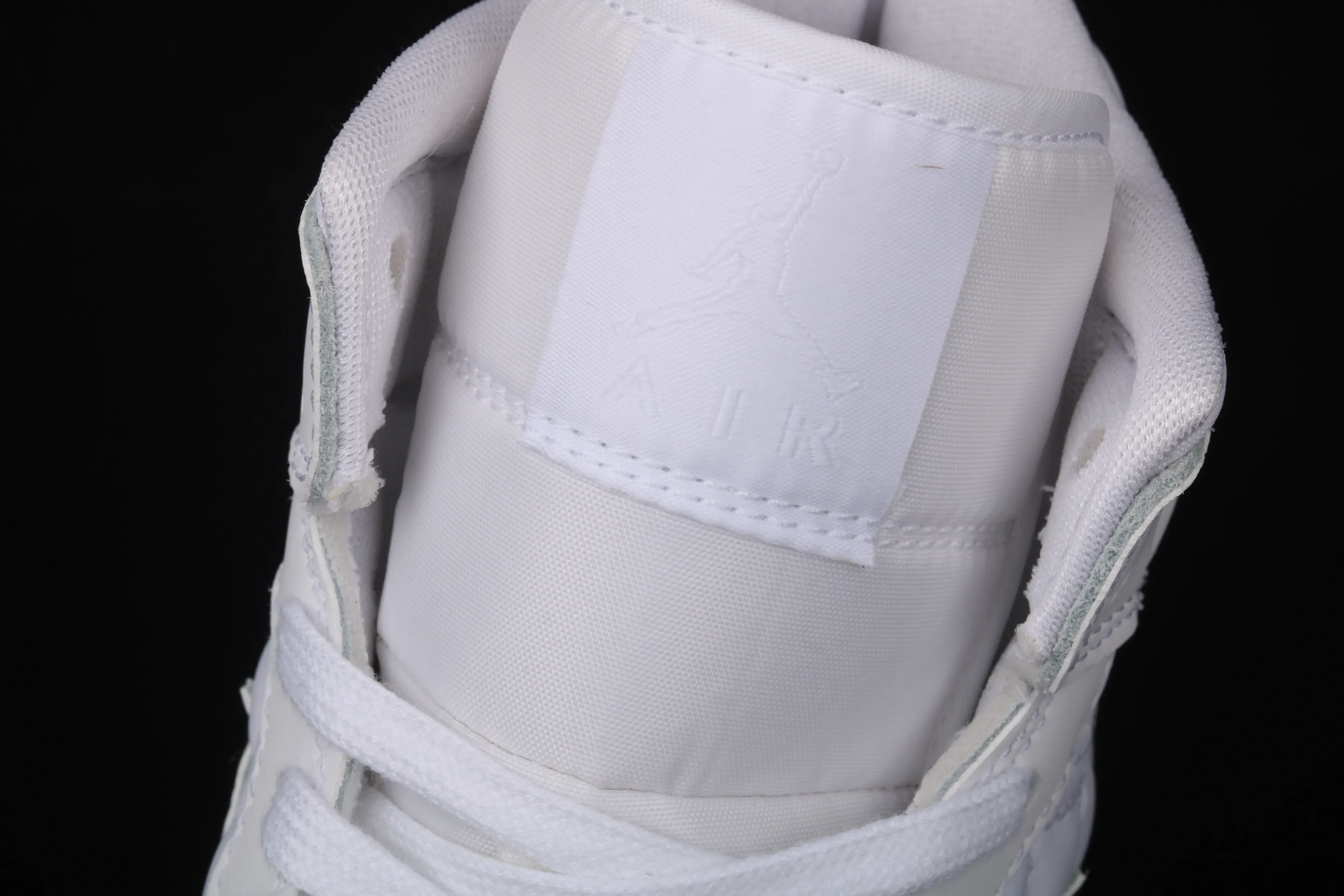 All Categories Air Jordan Jordan Series Basketball Shoes Air Jordan 1 Mid Air Jordan 1 Mid "Quilted White" AJ1 Joe 1 White Diamond "Little Chanel" Mid-top Versatile Casual Sports Shoes DB6078-100